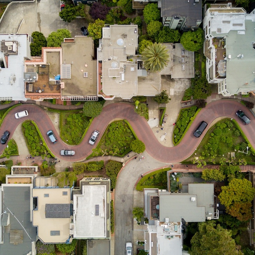 Deze 6 bizarre wegen zijn het omrijden waard