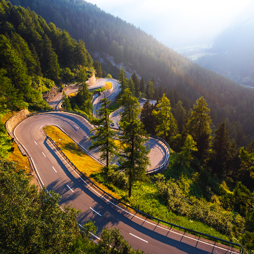 Vignetten en benzineprijzen: dit moet je weten voor je roadtrip door Europa