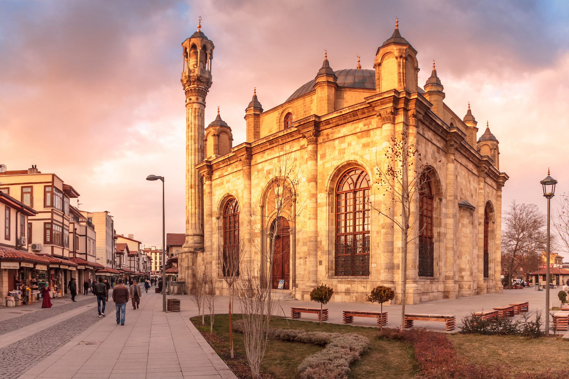 Mikhail_Leontyev___Shutterstock.com-1700734804