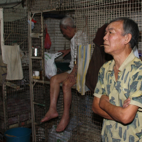 In Hongkong wonen duizenden mensen in een kooi