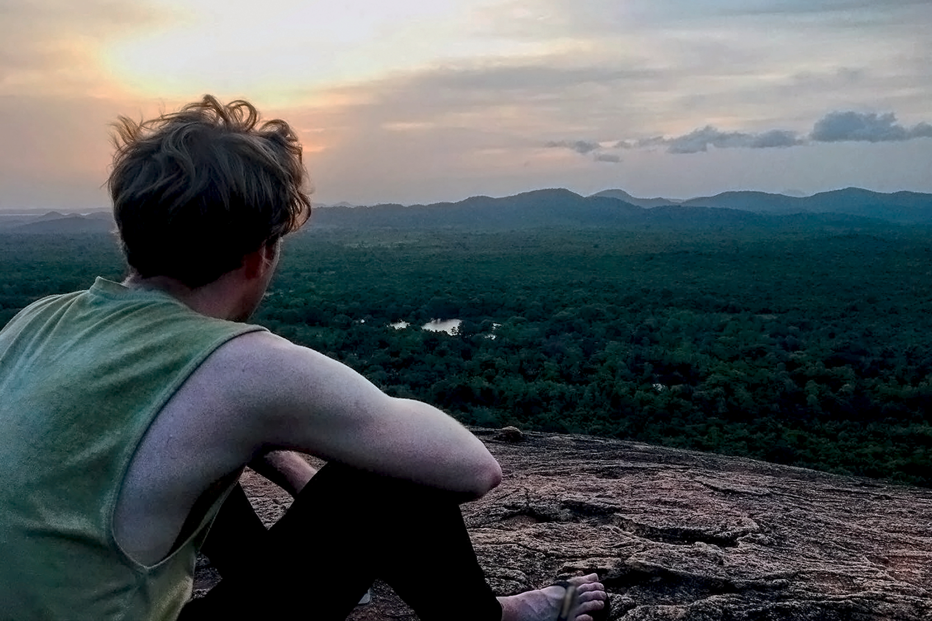 Bram-op-berg-pidurangala-rock-srilanka-1718804160