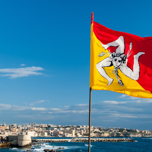 Waar komt deze merkwaardige vlag vandaan?