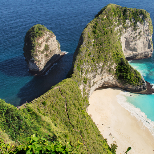 Dit Europese strand is een replica van het Balinese Kelingking Beach