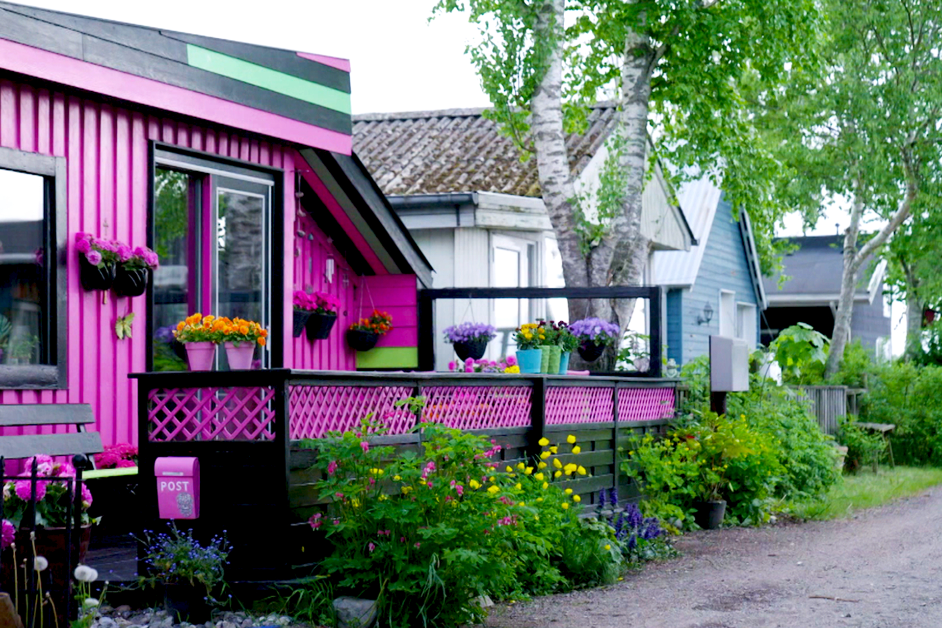 FJORDBYEN_AALBORG_DENEMARKEN_3OPREIS_ROZE_HUIS-1695977196