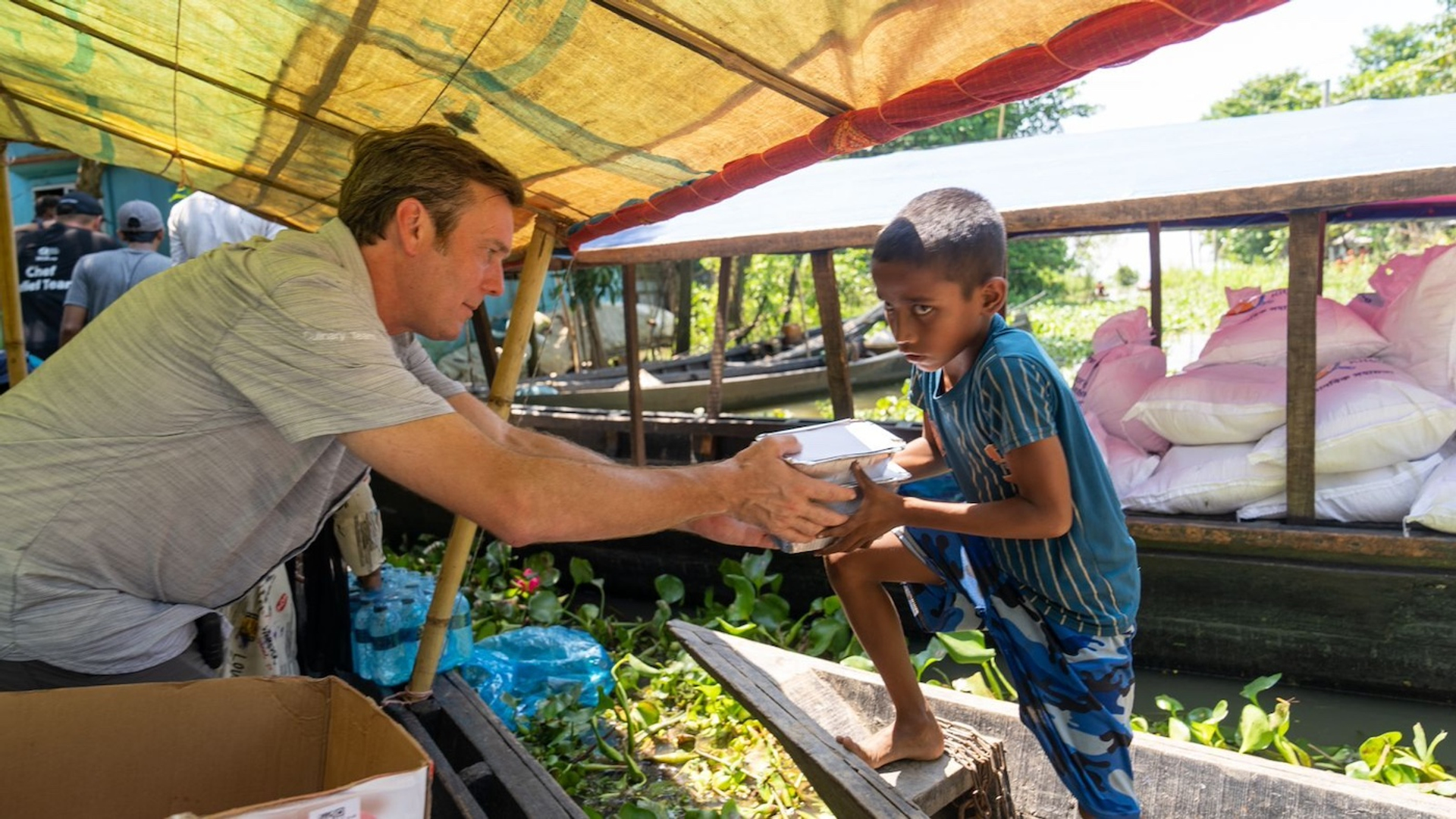 Bangladesh_2024_w_child__1_-1742548038