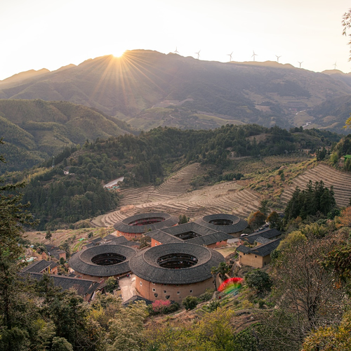 Op de vlucht voor rovers en bandieten: dit was het leven in een tulou