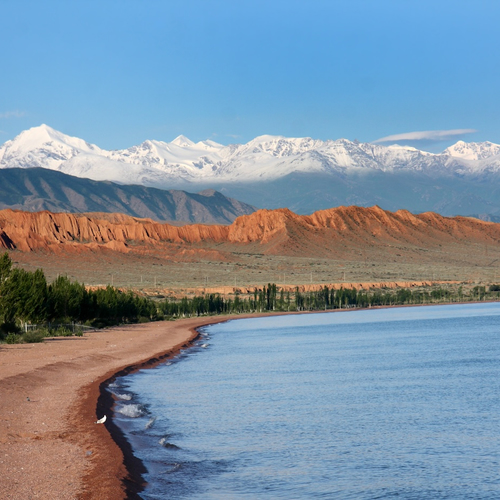 De ultieme roadtrip langs de oever van het Issyk-Kul meer