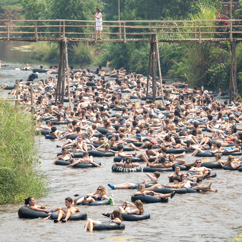 27 doden in één jaar: Waarom je goed wil opletten bij ‘tipsy tubing’ in Zuidoost-Azië