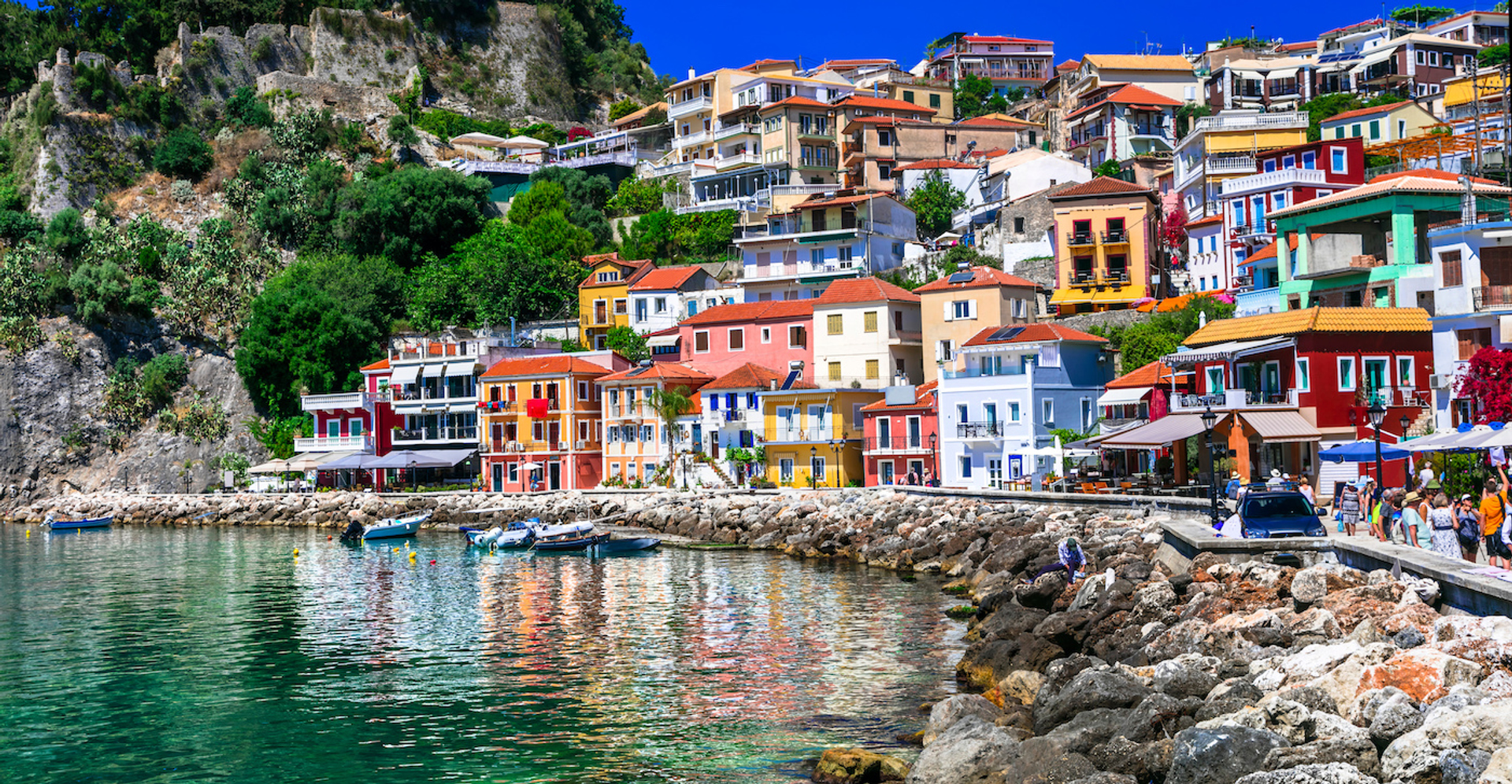 leoks___shutterstock.com-1684318676