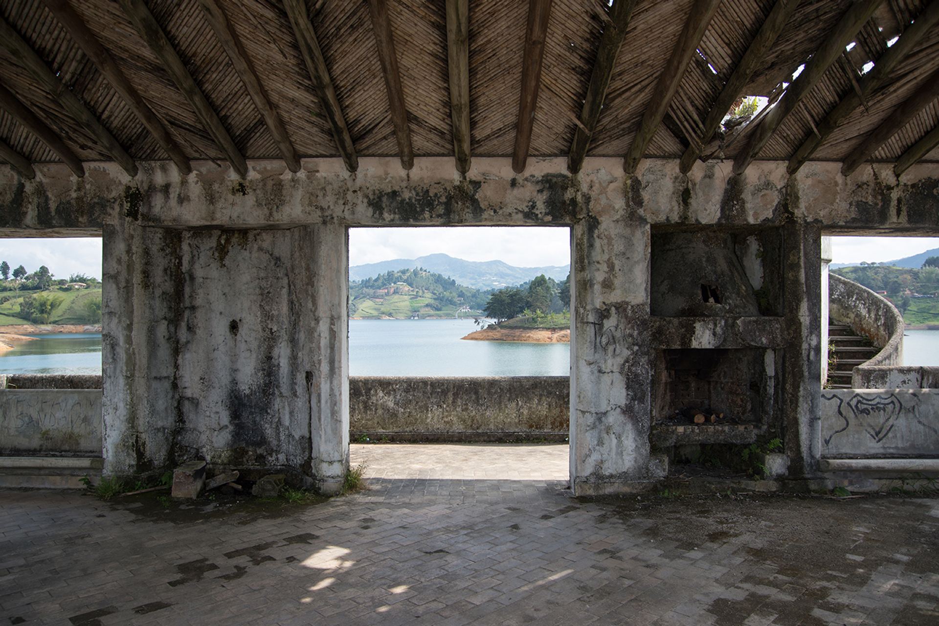 3OR_voormalige_villa_Escobar_Guatape_Colombia-1659533386