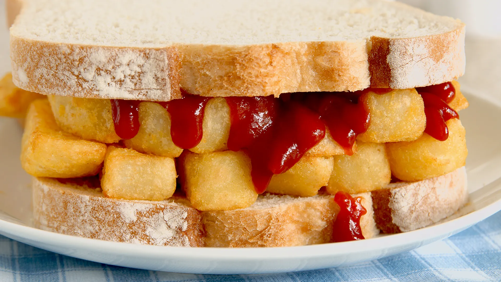 3OR_Chip_butty_brood_met_patat_Verenigd_Koninkrijk-1657709015