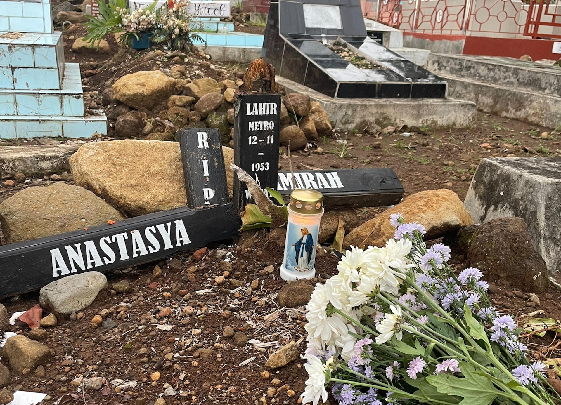 12._Het_graf_van_oma_kopie-1725020122