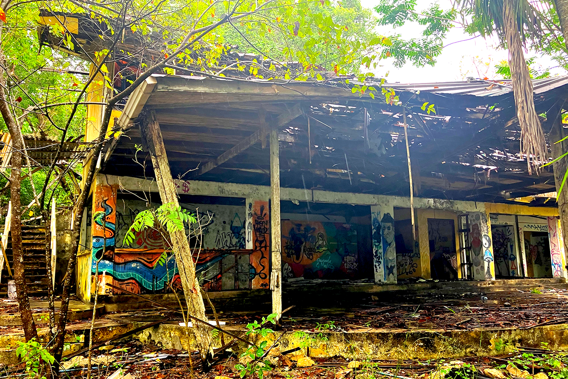 SUNSET-REEF-HOTEL-SANTA-TERESA-SEM-BERGMAN-TRAVELS-Bram-Megens-1708512083