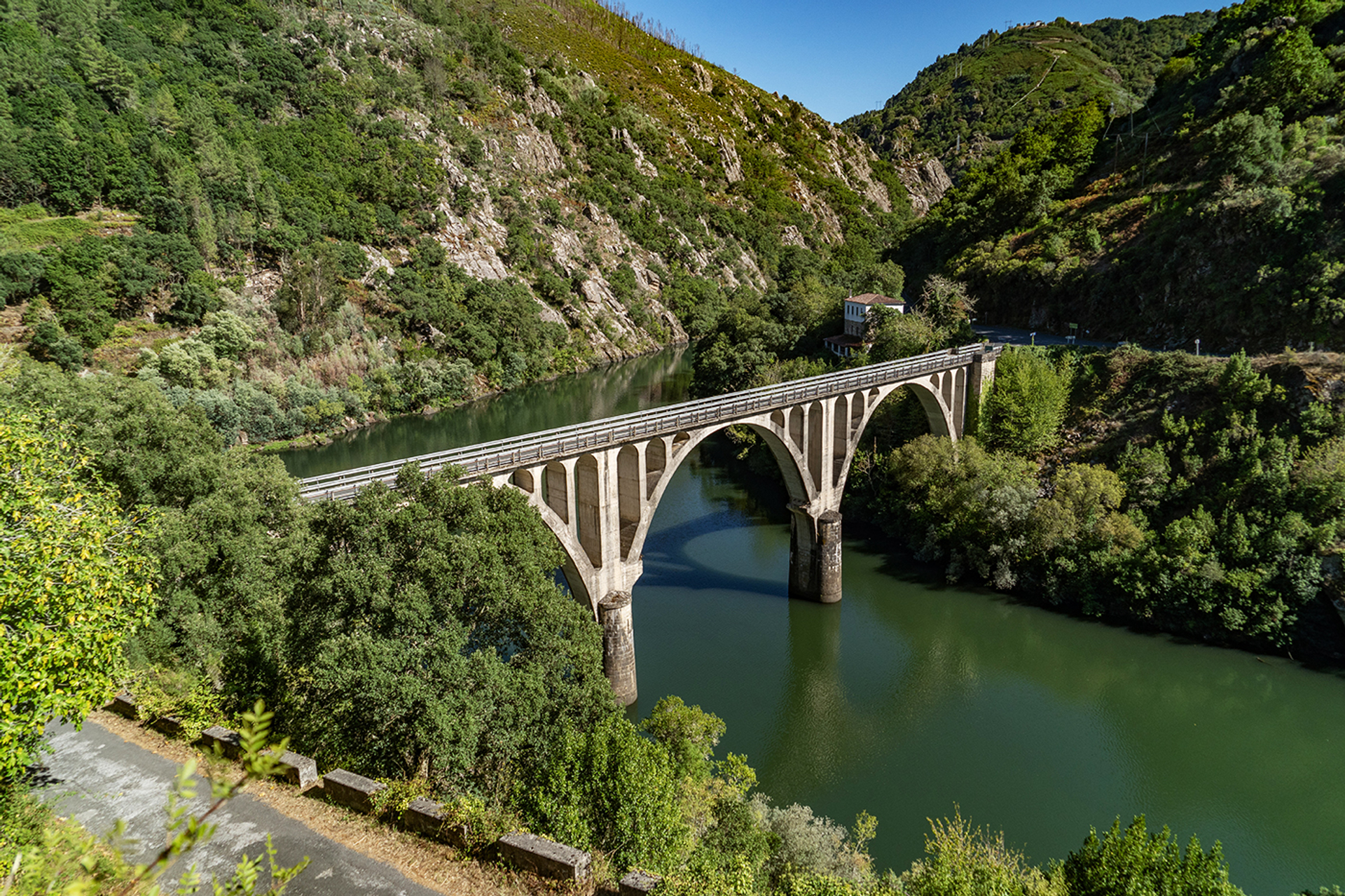 3OR_Ribeira_Sacra_Sil_River_Galicie_Spanje_trein-1662466847