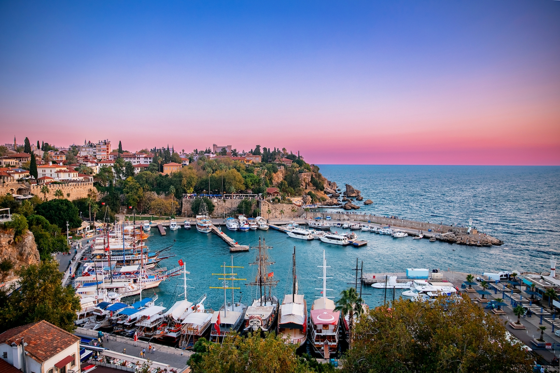 Parilov___Shutterstock.com-1700734769