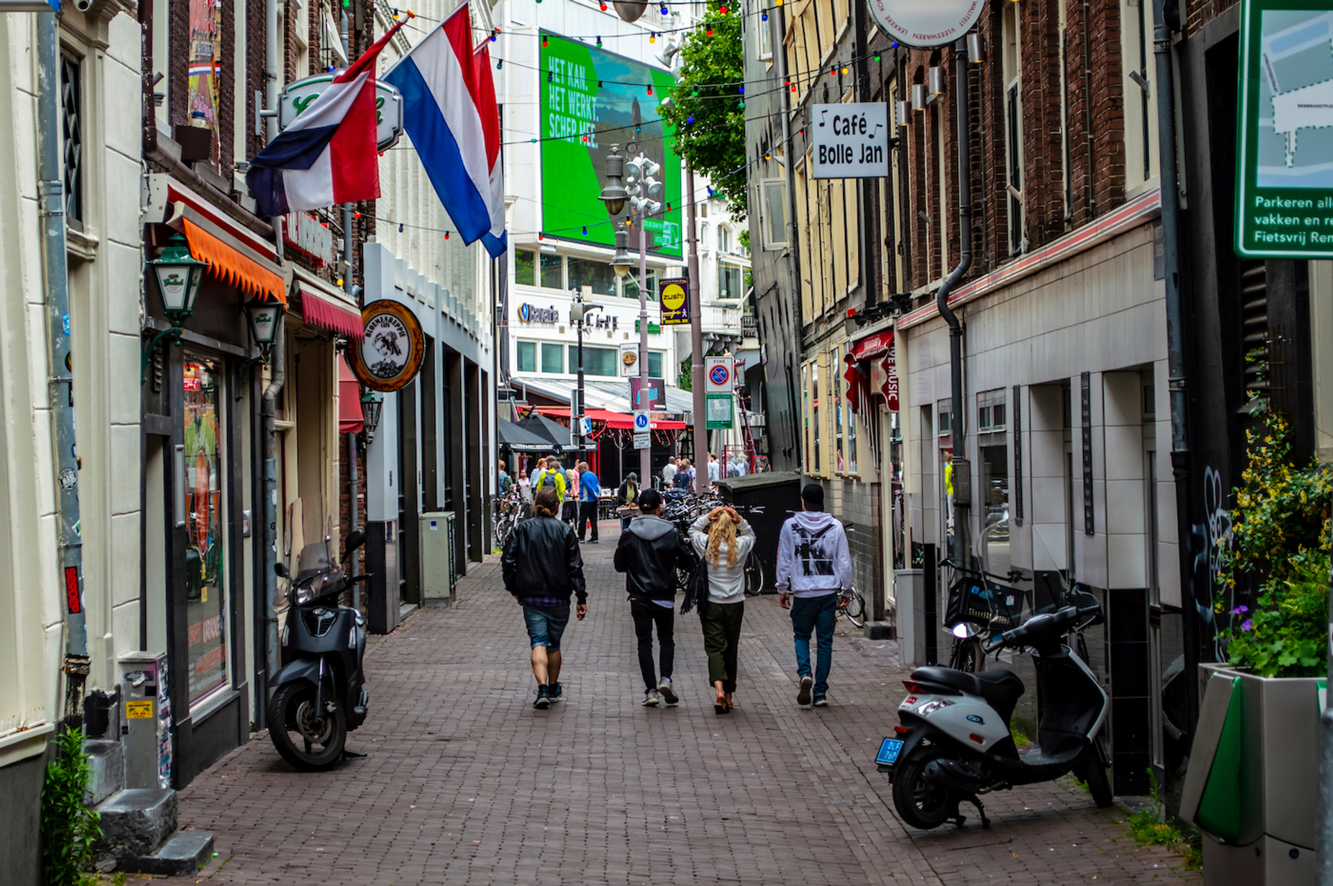 shutterstock_1920832619-1626180456