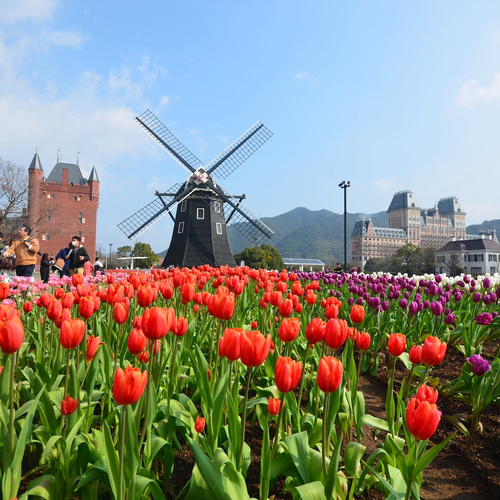 Hollandse spookstad en Turks Amsterdam Centraal: 8 bizarre Nederlandse replica’s in het buitenland