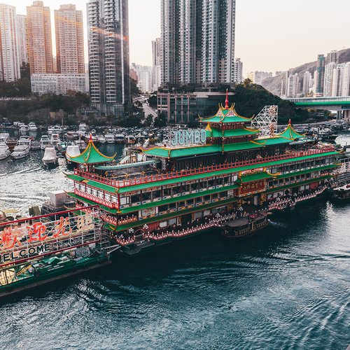 Wereldberoemd drijvend restaurant van Hongkong ging kopje onder