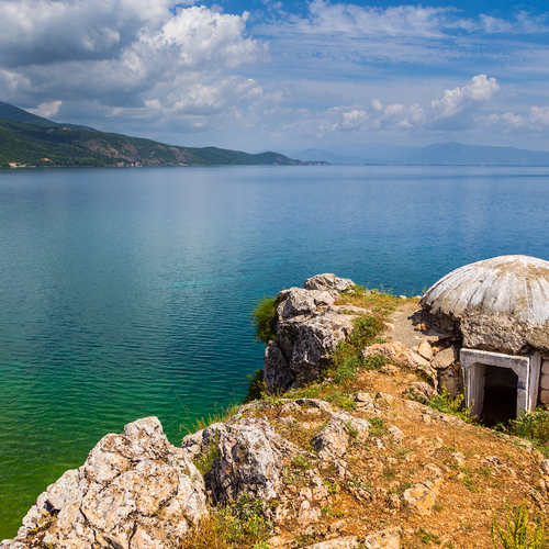 Het verhaal achter de 173.000 verlaten bunkers van Albanië