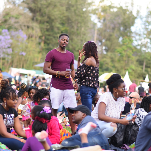 Jong in Kenia: Lastig bestaan wordt ingekleurd met aanstekelijke energie, beats en fashion