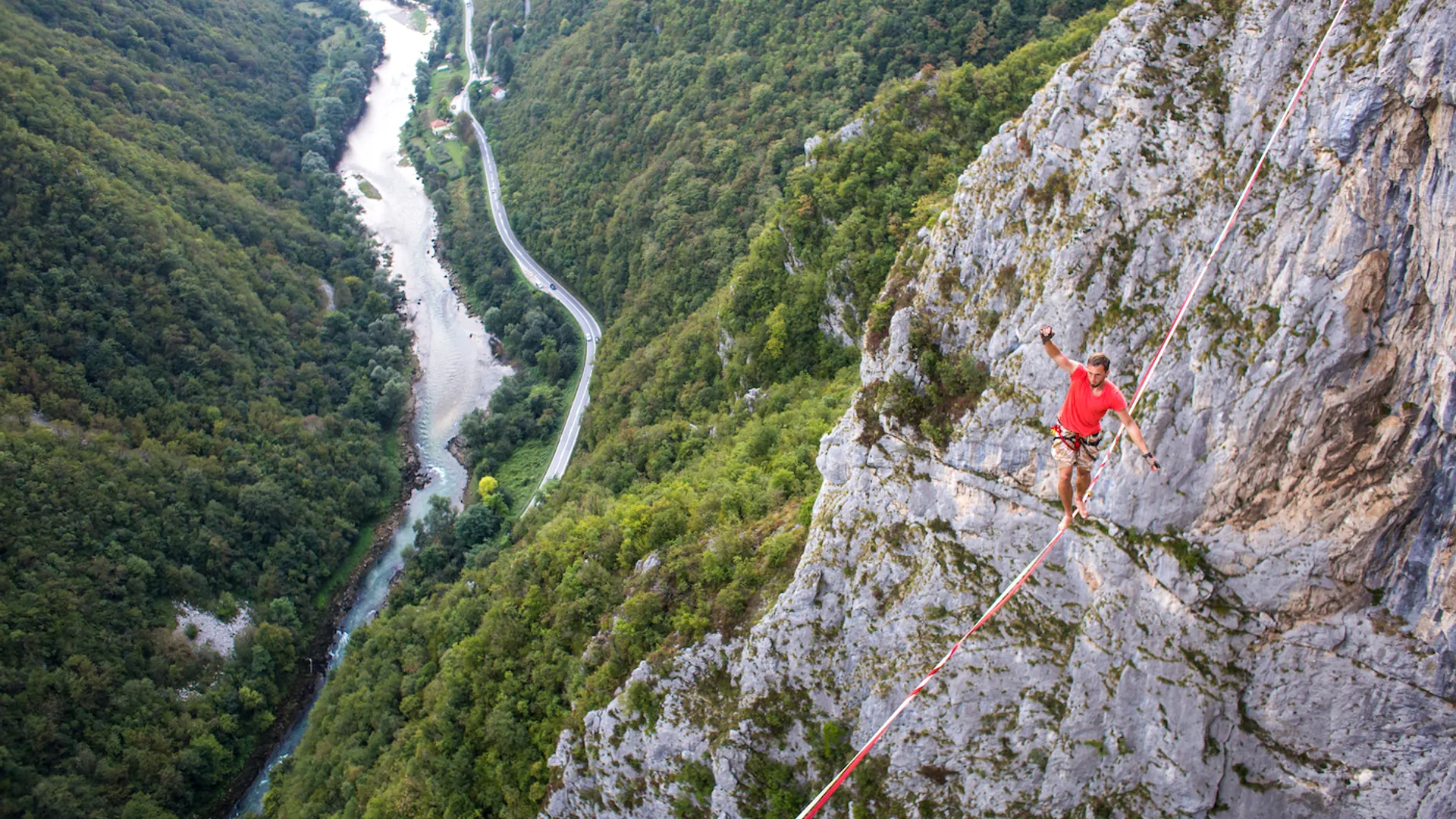 Slackline_zhukovvvlad_shutterstock-1632991267