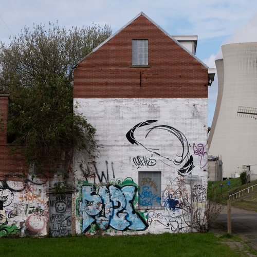 In het bijna verlaten Doel leven bewoners tussen kernreactors en havenpoorten