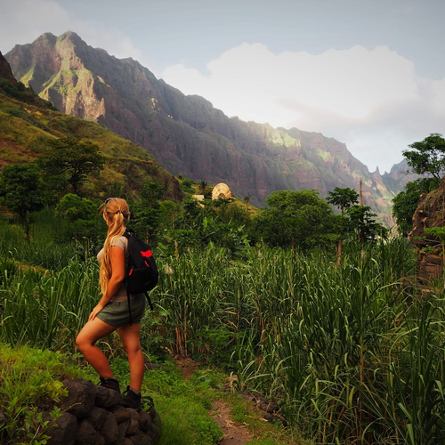 Hoge bergen, zwarte stranden en muziek: dit zijn de diverse Kaapverdische eilanden