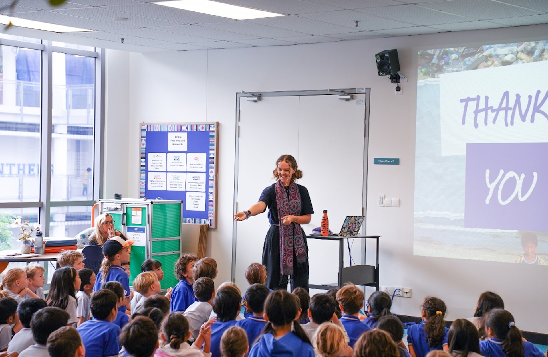 Afbeelding van Zeilend door plastic soep: Sydney Steenland (20) strijdt voor een wereld zonder afval
