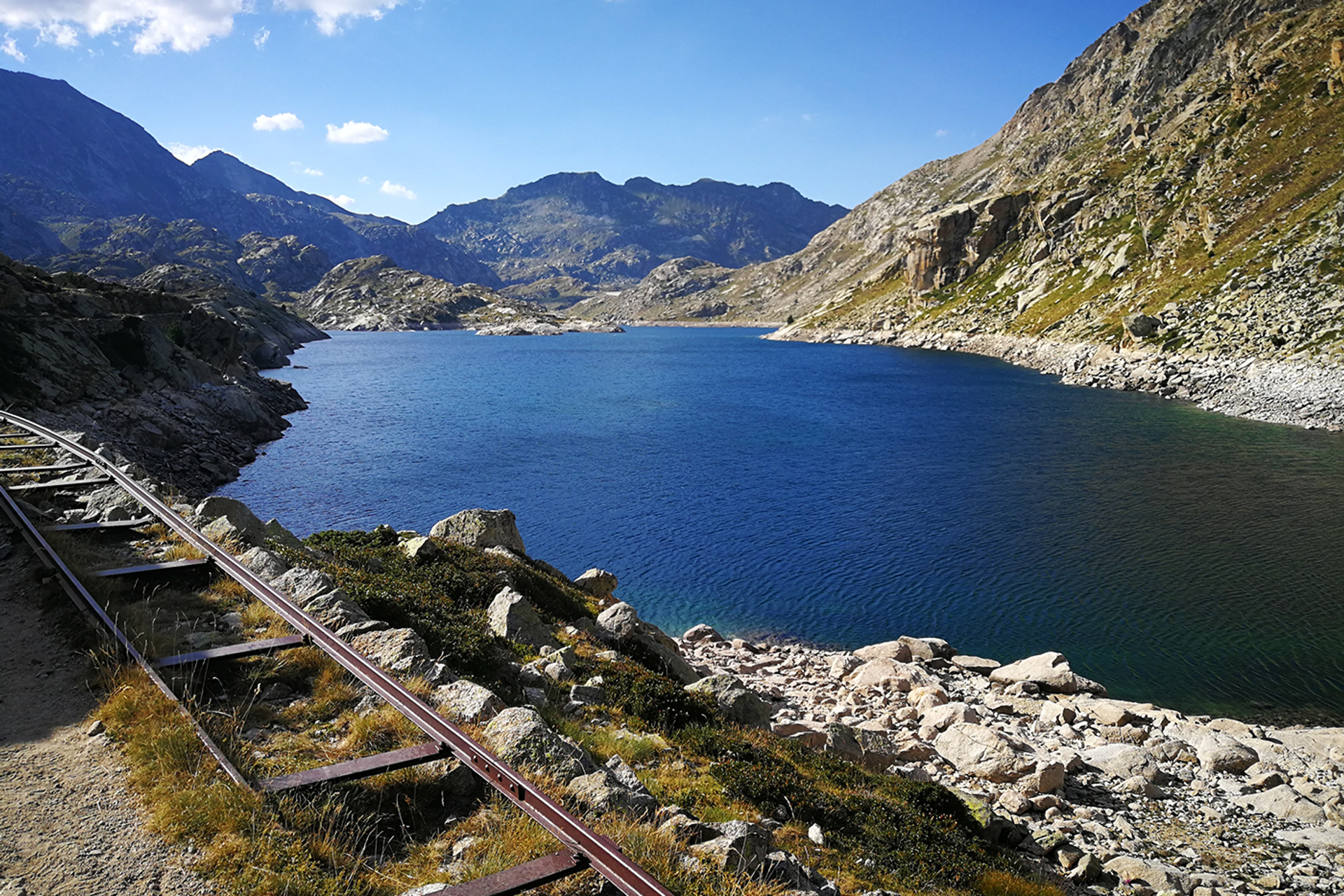 3OR_Aigu_estortes_en_Estany_de_Sant_Maurici_National_Park_Spanje-1662466792