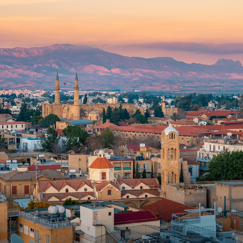 Eén stad, twee werelden: In Nicosia verandert je hele beeld in slechts een paar stappen
