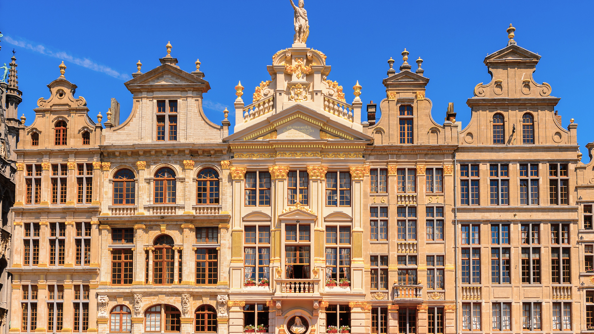 Photoshop_Anton_Ivanov___Shutterstock.com-1678446214