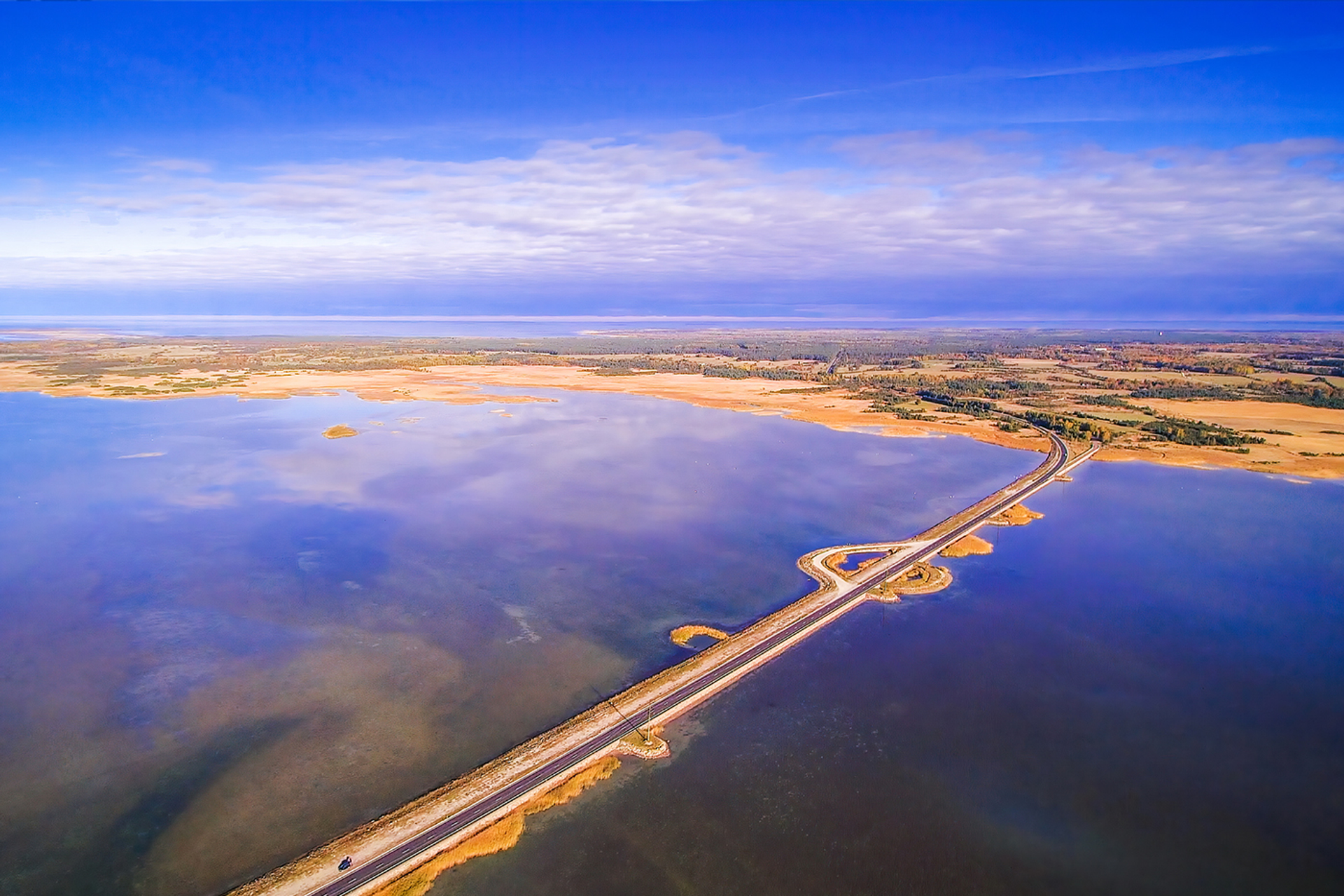 3OR_weg_die_Muhu_en_Saaremaa_verbindt_Estland-1660656495