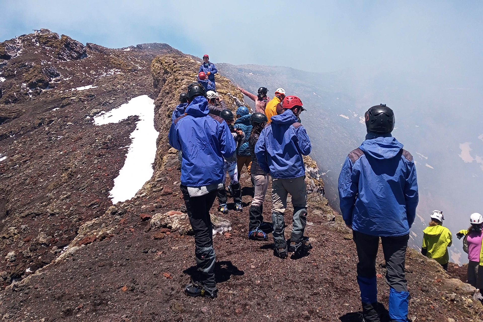 3OR_Groep_aan_de_top_Villarrica_Chili_Zuid-Amerika-1660225264