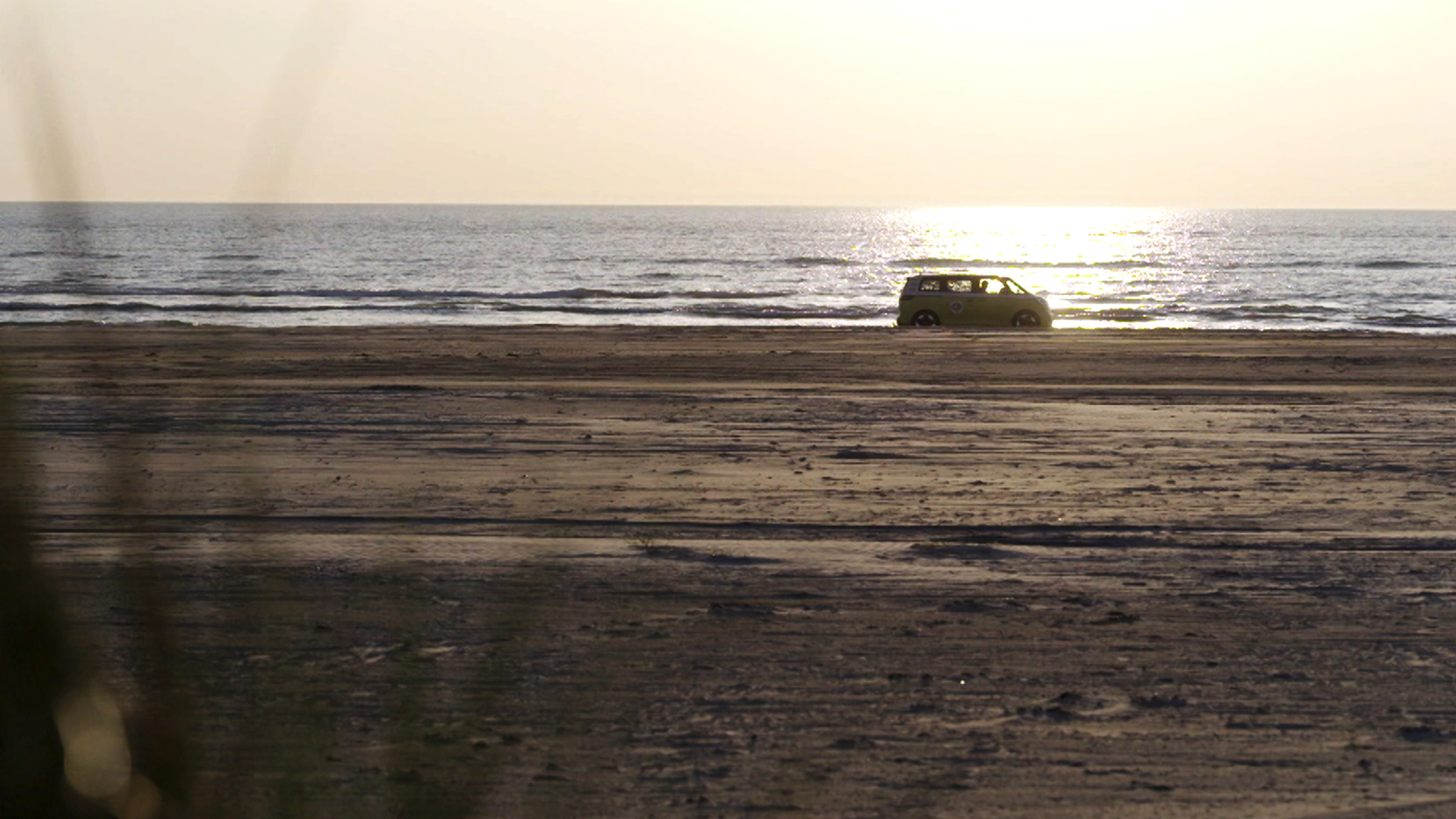 AUTO-OP-HET-STRAND-THUMB-1694783299