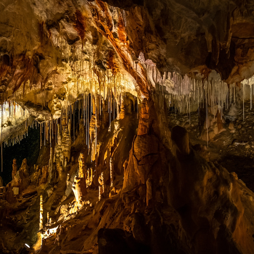 Ondergrondse spektakels: een kijkje in het grottennetwerk van Slowakije