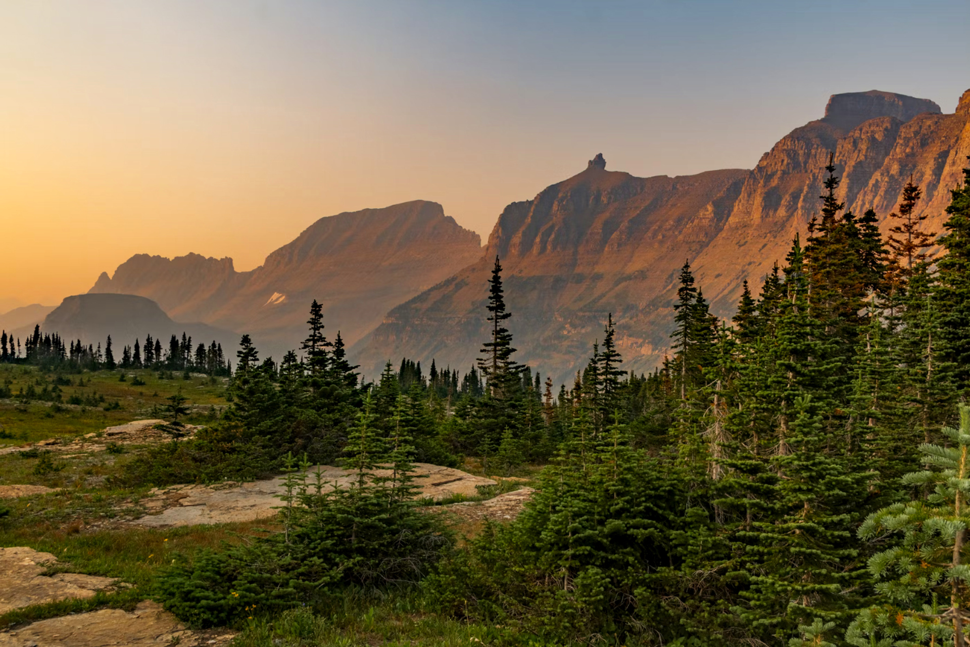 3OR_bergketen_in_Glacier_National_Park_Montana-1648120090