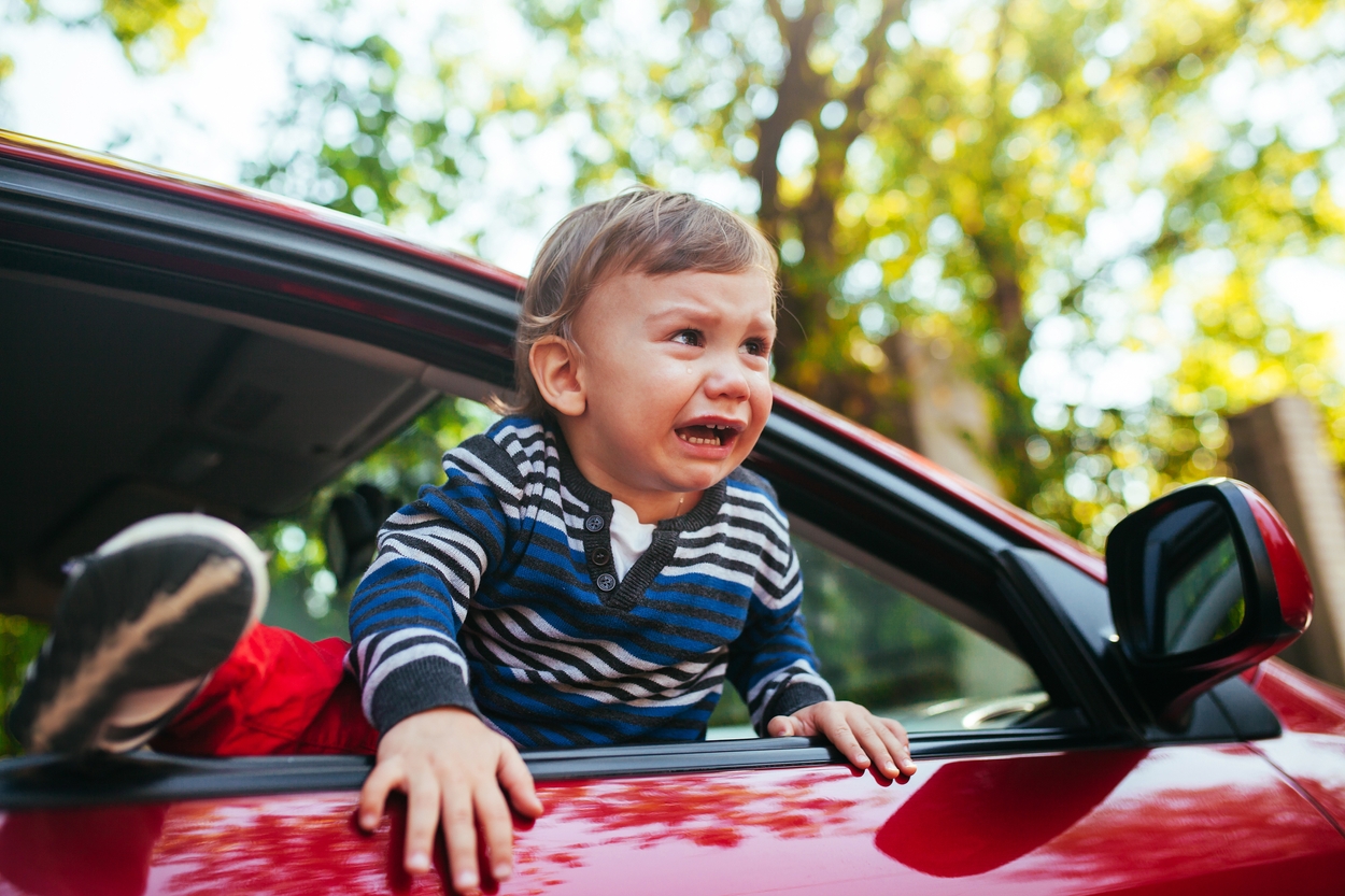 baby huilen auto kind