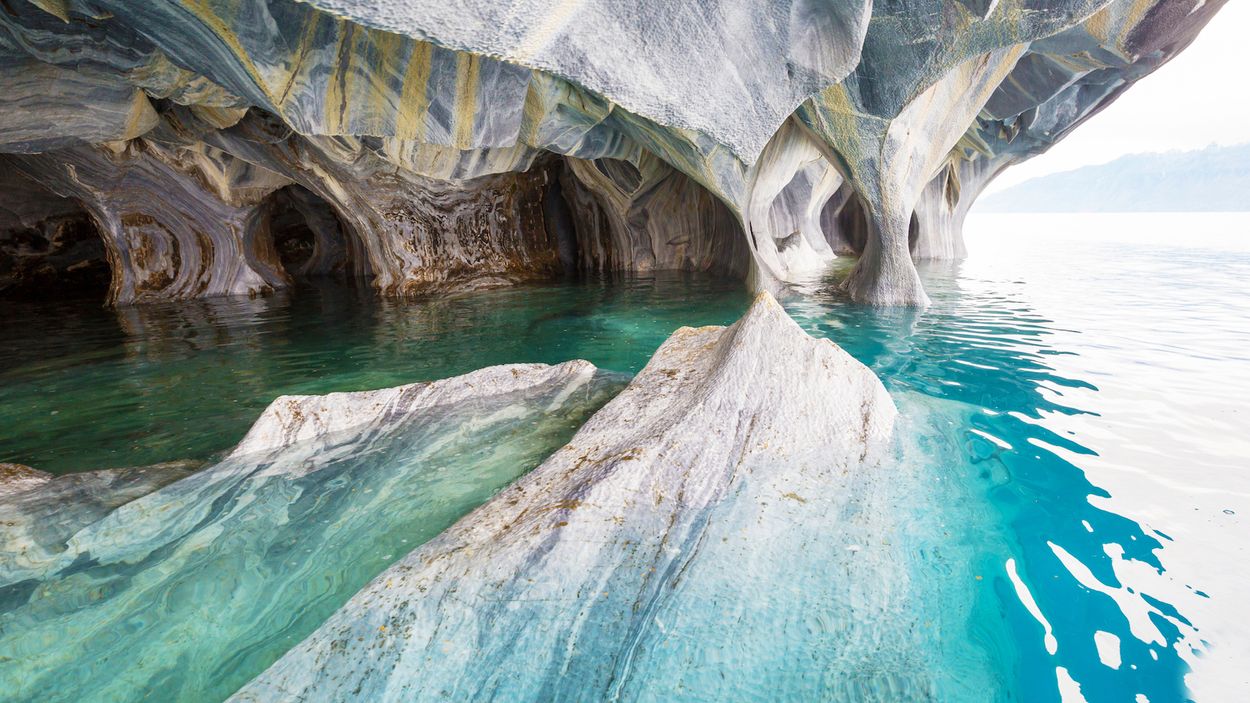 Deze bizarre marmeren grotten in Patagonië veranderen van kleur - 3 op