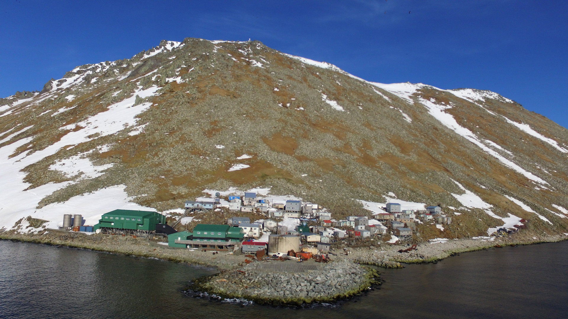 Little Diomede door Walter Holt Rose