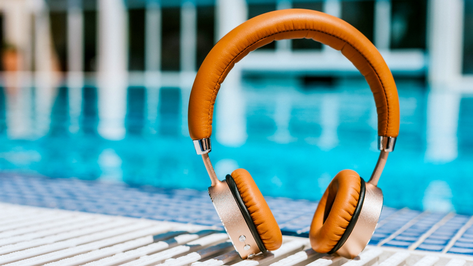 Koptelefoon audio zwembad