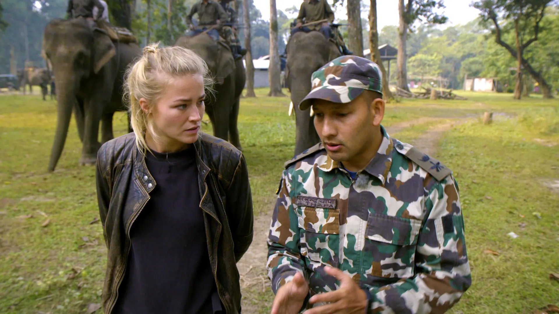Geraldine op patrouille met Nepalese leger - 3 op Reis - BNNVARA