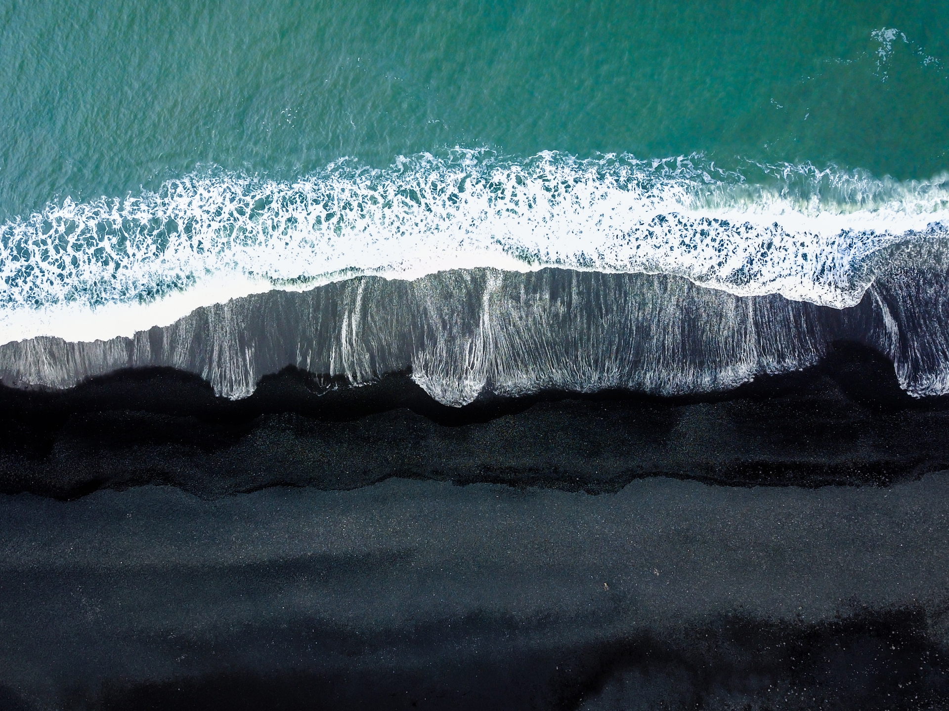 IJsland lavastrand door Door Nathan Mortimer