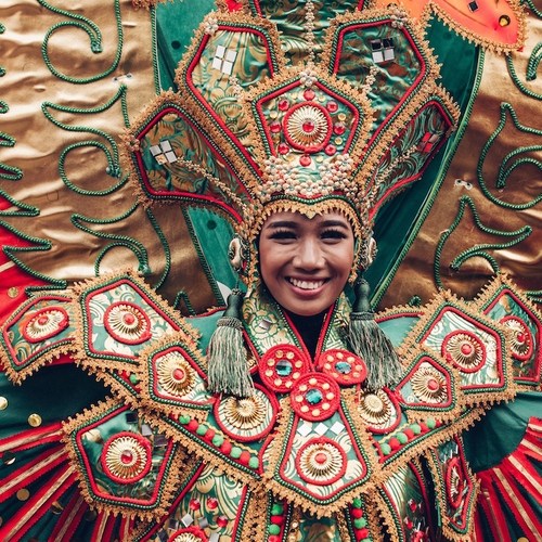 De bizar mooie kostuums van het Ati-Atihan festival