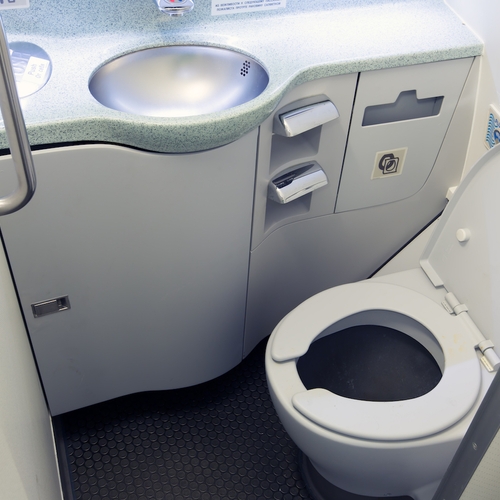 WC’s in het vliegtuig: wat gebeurt er eigenlijk met het toiletafval?